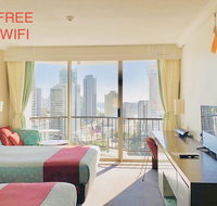 High Floor Twin Share with Ocean View at Surfers Paradise - Hotel Studio - Pubs and Clubs