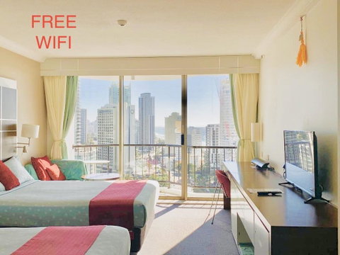 High Floor Twin Share With Ocean View At Surfers Paradise - Hotel Studio - Pubs and Clubs 0
