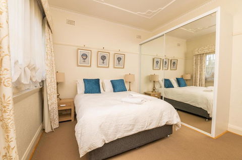 Hillside Cottage  Comfy, Spacious, Walk To CBD & Stannies - Pubs and Clubs 3