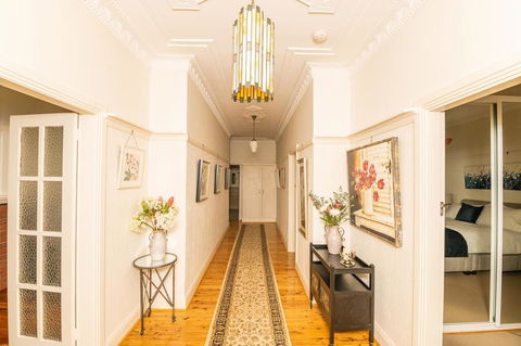 Hillside Cottage  Comfy, Spacious, Walk To CBD & Stannies - Pubs and Clubs 0