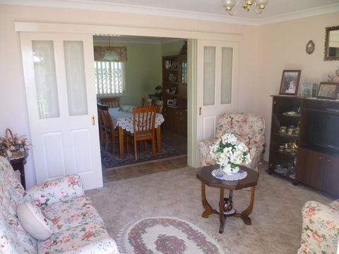 Hillview B & B Forbes - Pubs and Clubs 0