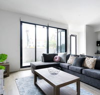 HOLIDAY HOME 3BR TOWNHOUSE with WIFI NEAR HIGHPOINT - Pubs and Clubs