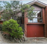 Holiday Home in the Heart of Anglesea - Pubs and Clubs