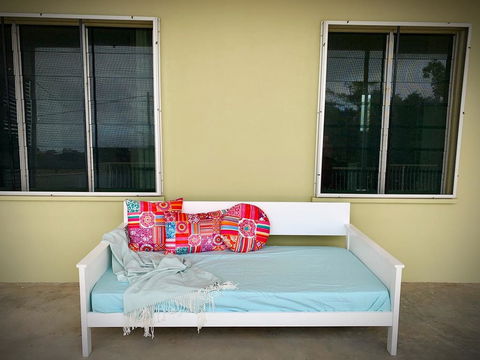 Holiday Rental - Huge House With Beach Views - Pubs and Clubs 1
