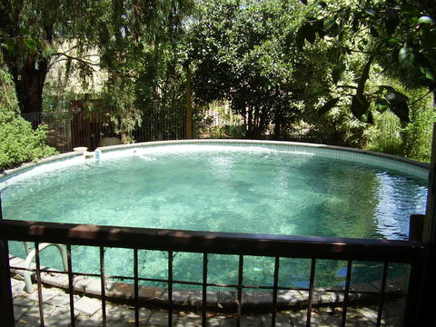 Holly Lane Mews - Pubs and Clubs 3