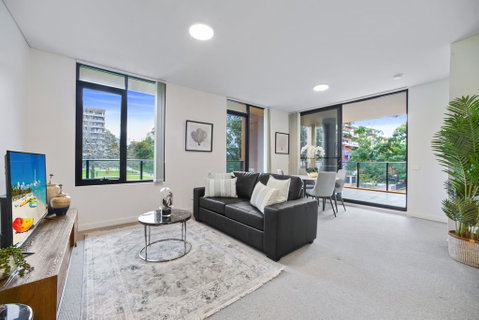 HomeHotel Walking Distance To Train And Westfield. - Go Out 0