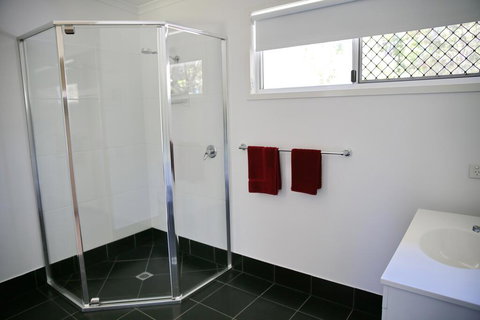 Honeybee - Country Accommodation - Go Out 3