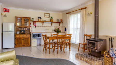 Honeysuckle Cottages - Pubs and Clubs 2