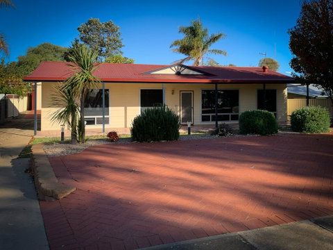 Hooterville - Pubs and Clubs 0