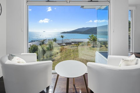 Horizons - Airlie Beach - Go Out 3