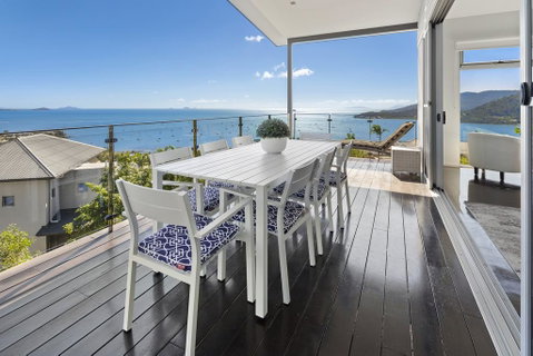 Horizons - Airlie Beach - Go Out 1