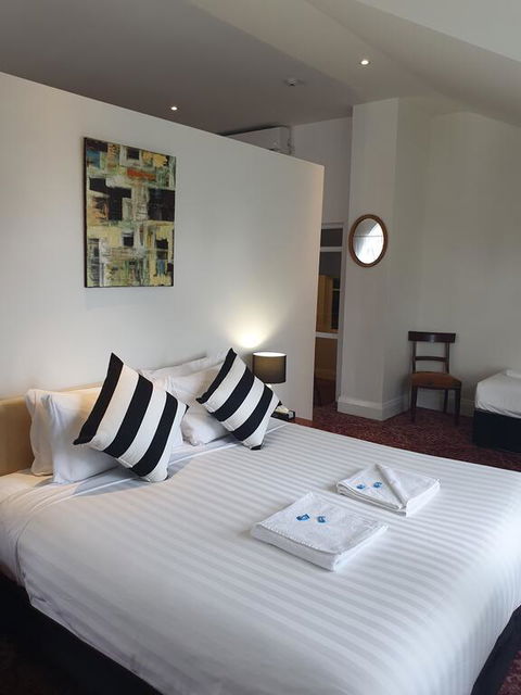 Hotel Blue - Pubs and Clubs 3