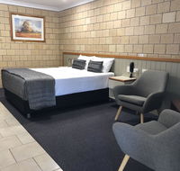 Jacaranda Country Motel - Pubs and Clubs