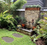 Jacaranda Garden Retreat - Pubs and Clubs