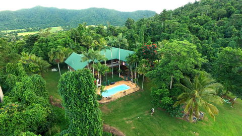 Jackaroo Treehouse Mission Beach - Pubs and Clubs 0
