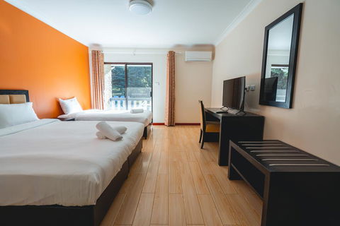 Jamberoo Resort - Pubs and Clubs 1