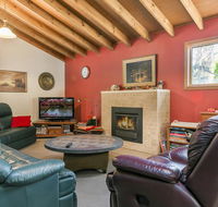 Jarara Cottage - Pubs and Clubs