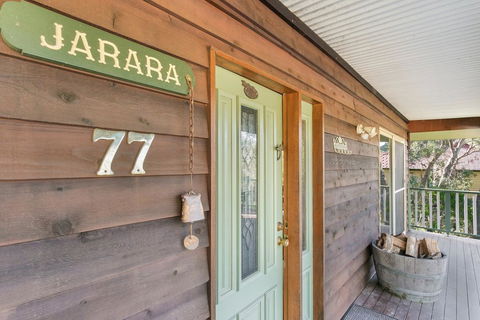 Jarara Cottage - Pubs and Clubs 2