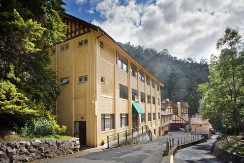 Jenolan Caves House - Go Out 2