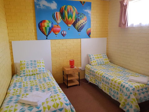 Jillaroo Motor Inn - Go Out 2