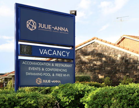 Julie-Anna, Bendigo - Pubs and Clubs 0