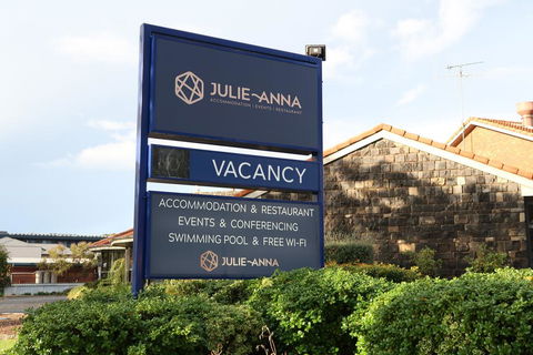 Julie-Anna, Bendigo - Pubs and Clubs 1