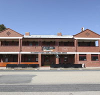 Kaneira Hotel - Pubs and Clubs