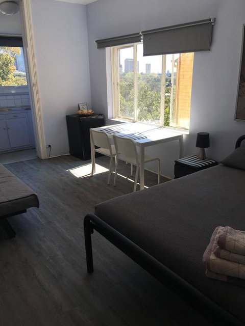 Kanga House Backpackers - Go Out 1