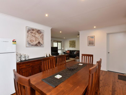 Kangaroo Cottage - Cute Accom In Bushland Setting - Go Out 2