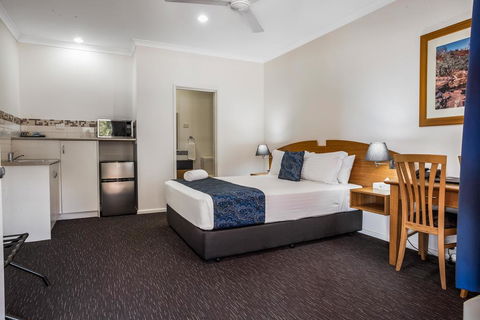 Karratha Central Apartments - Pubs and Clubs 1
