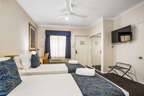 Karratha Central Apartments - Pubs and Clubs 2