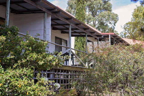Karribank And The Karri On Bar - Pubs and Clubs 1