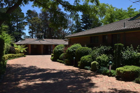 Katoomba Townhouses - Pubs and Clubs 0