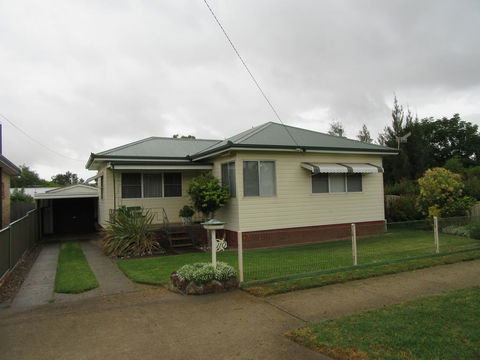 Kaylee Cottage Mudgee - Pubs and Clubs 1