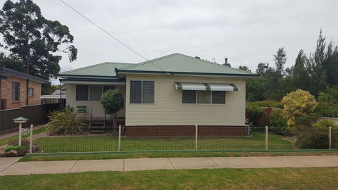 Kaylee Cottage Mudgee - Pubs and Clubs 0