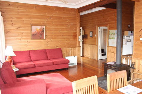 Keira Cottage - Pubs and Clubs 3