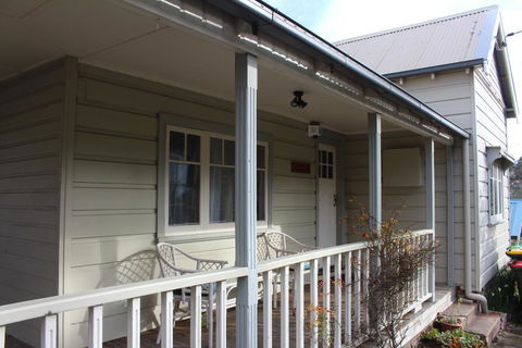 Keira Cottage - Pubs and Clubs 0