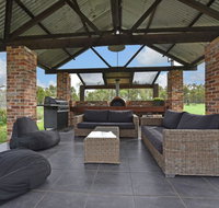 Kelman Cottage - tucked away with pool  native wildlife - Pubs and Clubs