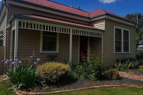 Kenmaur Cottage - Pubs and Clubs 1