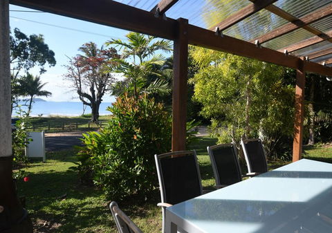 Kennedy Cottage - Pubs and Clubs 2