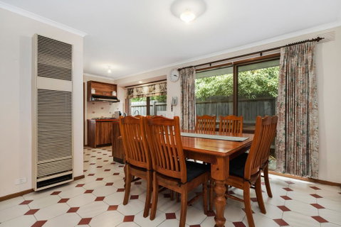 Kennington Cottage - Pubs and Clubs 2