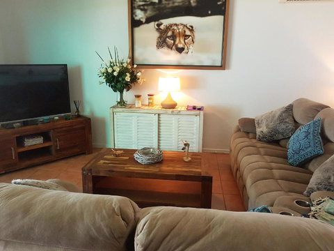 King Reef Beach House - Go Out 1