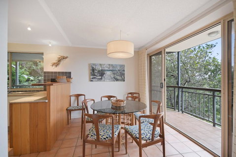 Kingsview - 1/54 Kingfisher Drive - Pubs and Clubs 3