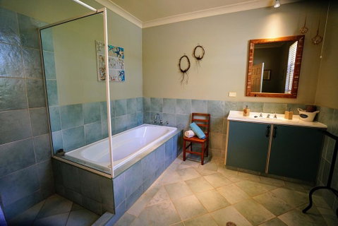 Kiwarrak Country Retreat - Pubs and Clubs 3