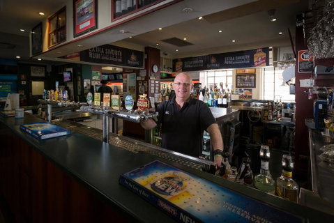 Knickerbocker Hotel - Pubs and Clubs 2