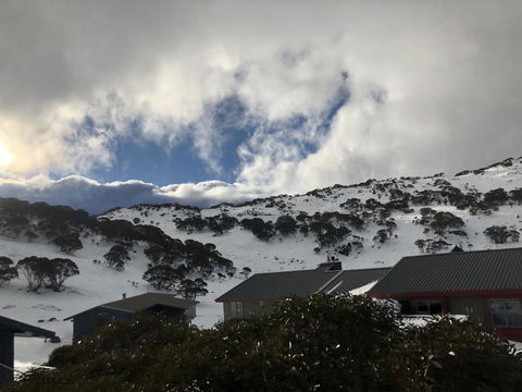 Knockshannoch Ski Lodge - Pubs and Clubs 3