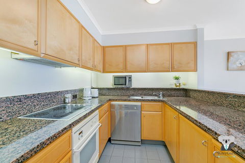 KOZYGURU THE ROCKS HARBOUR BRIDGE VIEW 1 BED APT SWIMMING POOL NTR098 - Pubs and Clubs 3