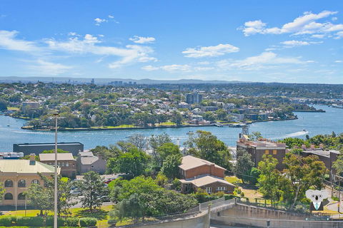 KOZYGURU THE ROCKS HARBOUR BRIDGE VIEW 1 BED APT SWIMMING POOL NTR098 - Pubs and Clubs 2