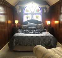 Krinklewood Cottage  Train Carriages - Pubs and Clubs