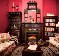 Kurrara Historic Guest House - Pubs and Clubs